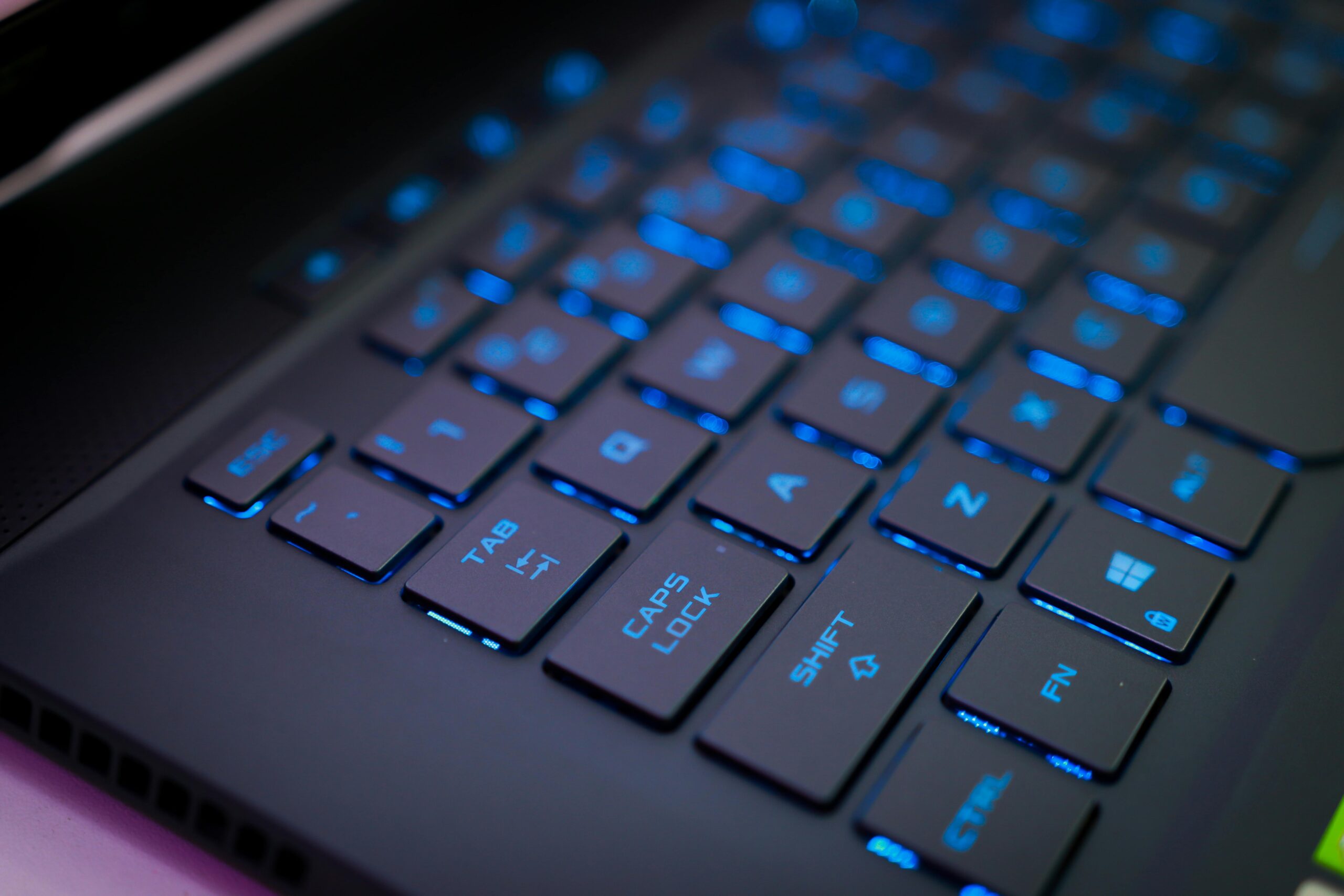 Backlit laptop keyboard for Linux testing